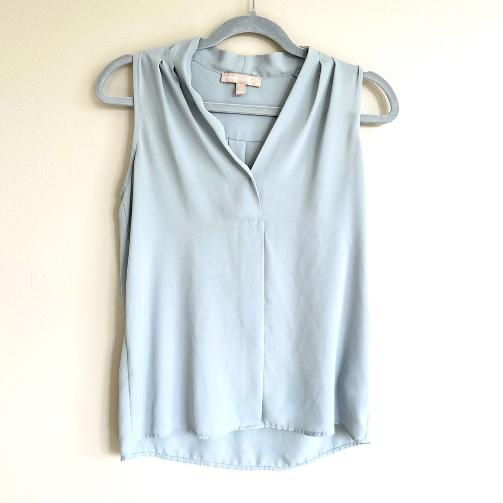 Women’s XS Gray sleeveless Blouse